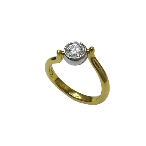 Round Diamond Engagement Ring