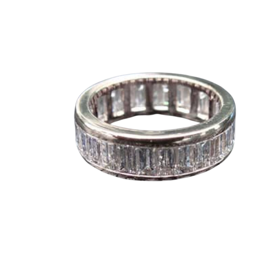 Alliance éternité avec diamants taille baguette
