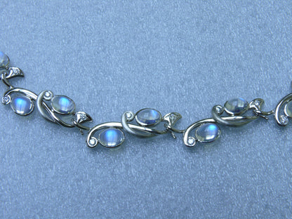 Collier Art Nouveau en pierre de lune et diamants