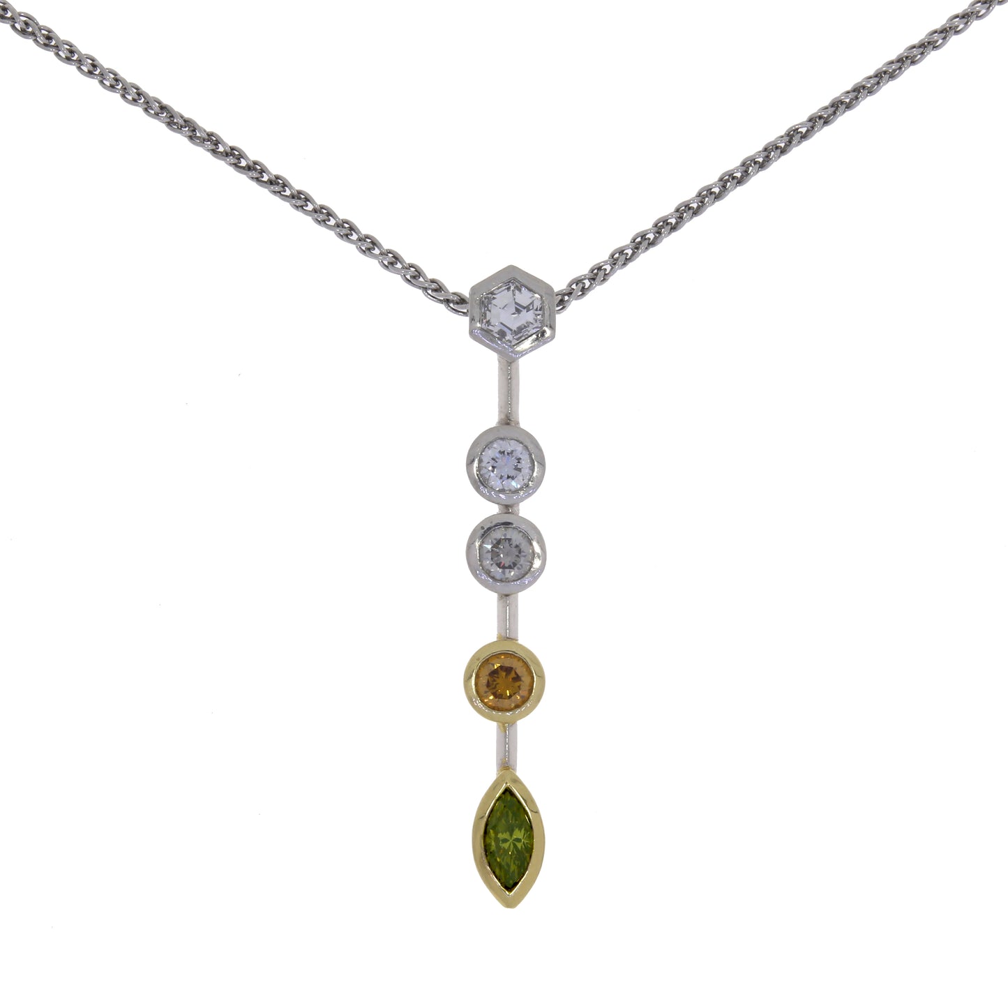 Pendentif en diamant de couleur naturelle