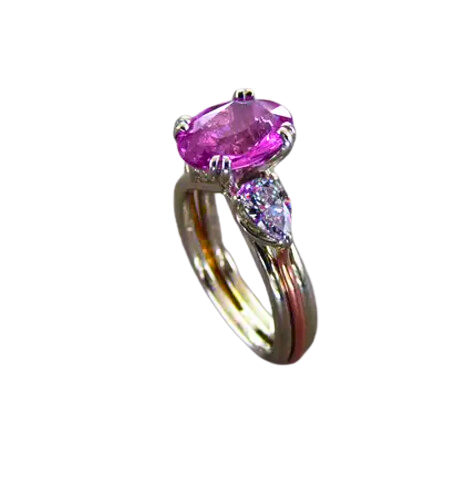 Bague trois pierres en saphir rose et diamant