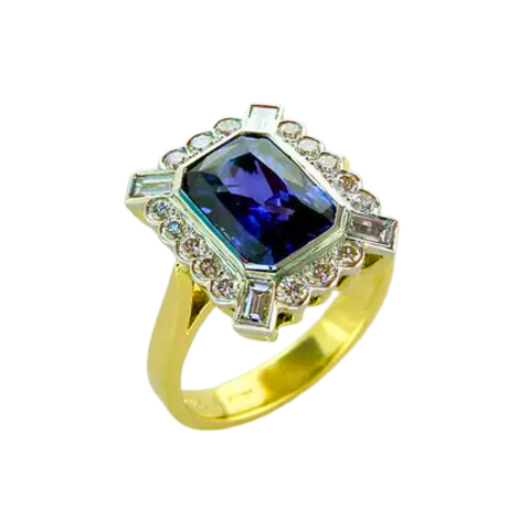 Bague en saphir taille émeraude et diamant