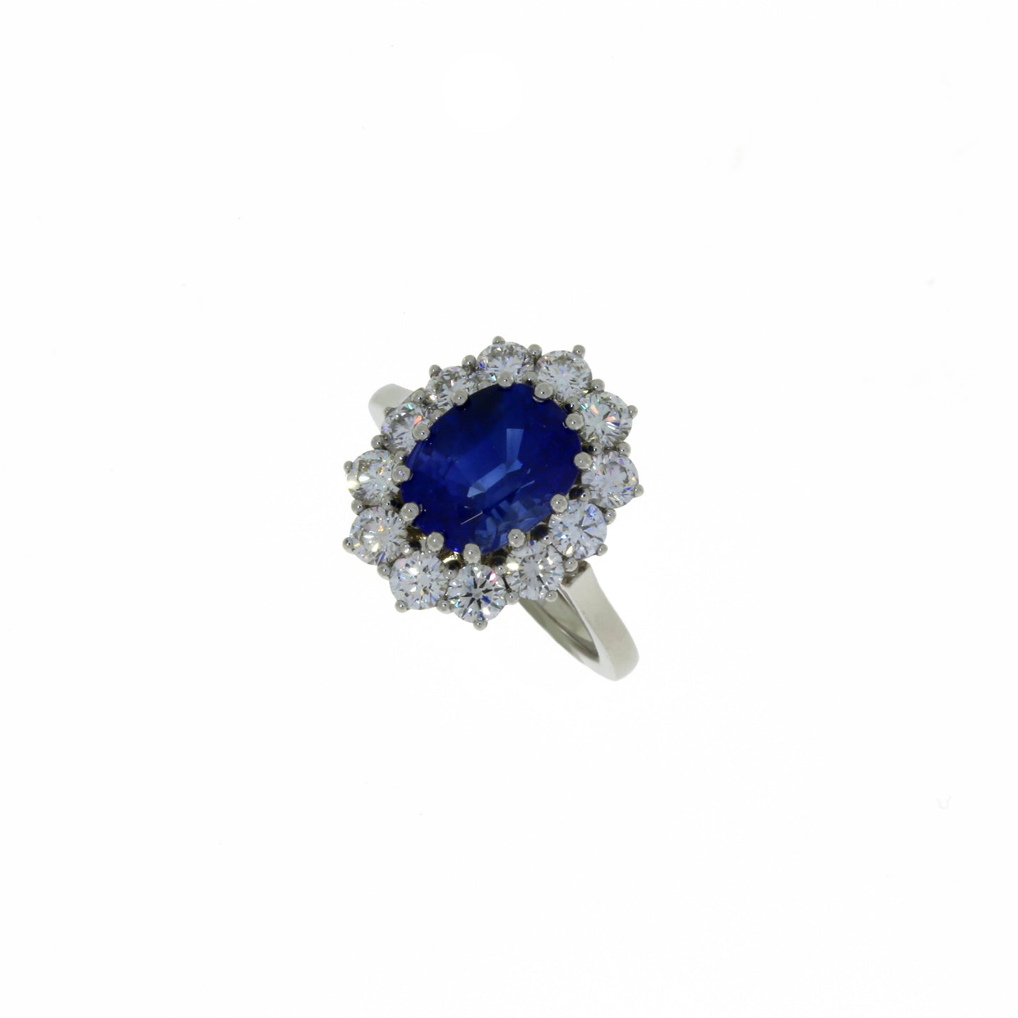 Bague classique en saphir bleu et diamant