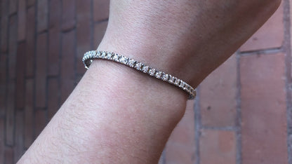 Bracelet tennis serti de griffes de diamants